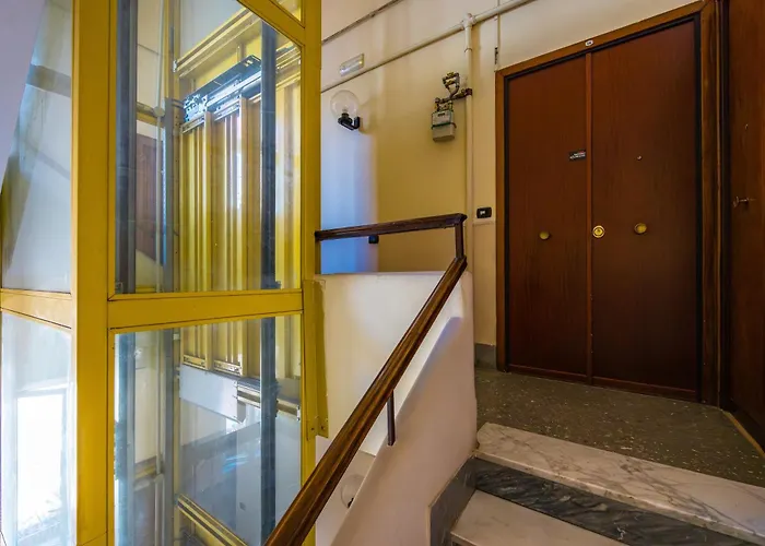 Oasis Flat Near San Gregorio Armeno * Neapol