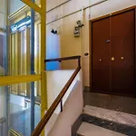 Oasis Flat Near San Gregorio Armeno Neapel
