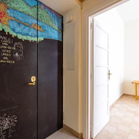 Oasis Flat Near San Gregorio Armeno Neapol