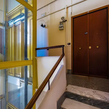 Oasis Flat Near San Gregorio Armeno Neapol
