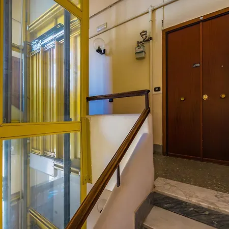 Oasis Flat Near San Gregorio Armeno * Neapol